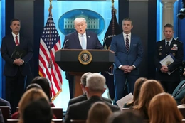 Ông Trump họp báo, dọa xóa sổ Iran trong 1 đêm