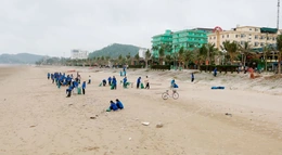 Phường Tĩnh Gia ra quân tổng vệ sinh môi trường tại Khu du lịch biển Hải Hòa