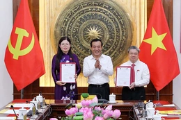 Công bố Nghị quyết của Ủy ban Thường vụ Quốc hội về công tác cán bộ