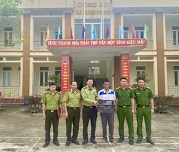 Người dân xã Thanh Phong tự nguyện giao nộp cá thể tê tê thuộc Nhóm IB quý hiếm