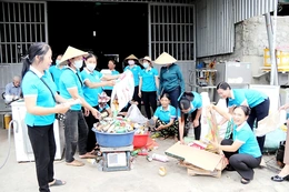 Phụ nữ thôn Bái Trại đoàn kết giúp nhau vượt khó