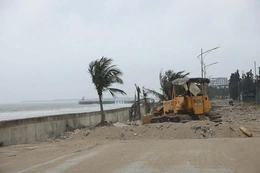 Dựng “lá chắn” đê, kè biển&nbsp;trước mùa mưa bão