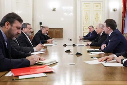 Trong thế bế tắc, tìm tới người bạn lâu năm