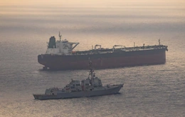 Mỹ tiếp tục chặn tàu đi vào cảng Iran