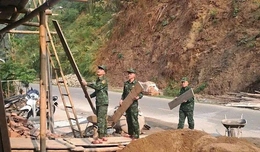 “Bám dân” để giữ vững biên cương