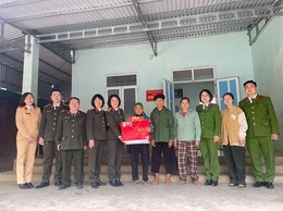 Những bước chân “ngược ngàn”