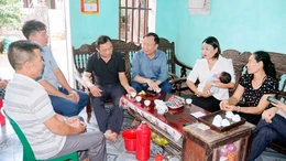 Trẻ sơ sinh bị bỏ rơi được người dân cưu mang, chăm sóc
