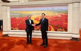 Ngoại trưởng Iran thăm Trung Quốc trước chuyến đi của ông Trump, căng thẳng Hormuz gia tăng