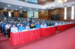 Lãnh đạo tỉnh đối thoại với công nhân: Lắng nghe để đồng hành
