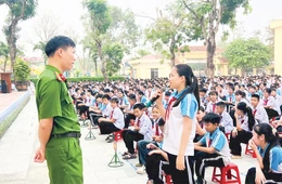 Bạo lực học đường và sự nguy hiểm từ hậu thuẫn của mạng xã hội