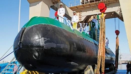 Iran triển khai tàu ngầm mini lớp Ghadir kiểm soát eo biển Hormuz
