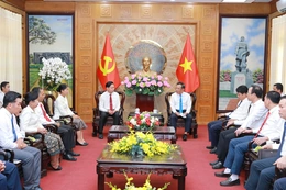 Bí thư Tỉnh ủy Lê Đức Thái tiếp xã giao Đoàn công tác Ban Tuyên huấn tỉnh Hủa Phăn và Đoàn Hội Phật giáo Việt Nam tỉnh Thanh Hóa