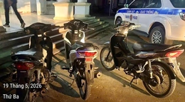 Xử lý nhóm thanh thiếu niên điều khiển mô tô vi phạm trật tự ATGT