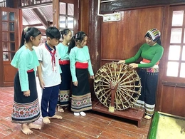 Gìn giữ, lan tỏa bản sắc văn hóa&nbsp;dưới mái trường nội trú