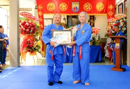 Chủ tịch Liên đoàn Vovinam Thanh Hóa được trao Hồng đai danh dự