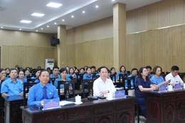 Khai giảng lớp bồi dưỡng lý luận và nghiệp vụ công tác công đoàn