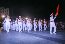Mãn nhãn màn diễu hành quân nhạc giữa phố biển Sầm Sơn