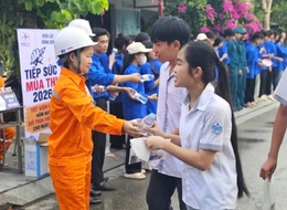 Cán bộ, nhân viên ngành điện đồng hành cùng các sĩ tử
