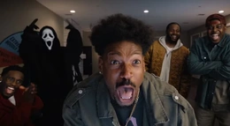 Câu chuyện điện ảnh: “Scary Movie” gây sốt phòng vé Bắc Mỹ
