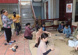 Tạo sinh kế bền vững cho lao động yếu thế