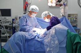Bị ung thư xâm lấn bàng quang, người đàn ông 61 tuổi thoát cửa tử nhờ chiến lược điều trị khác thường
