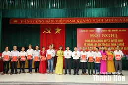 Xã An Nông công bố các nghị quyết, quyết định kiện toàn tổ chức thôn