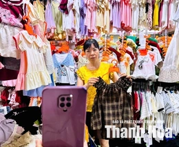 Chợ truyền thống thích ứng&nbsp;trước làn sóng tiêu dùng hiện đại
