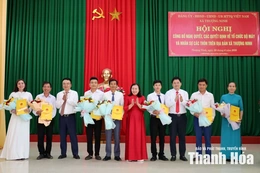 Xã Thượng Ninh công bố nghị quyết, quyết định kiện toàn tổ chức thôn