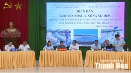 Chuyên gia và người nuôi tôm trao đổi về giải pháp chuyển đổi số trong sản xuất