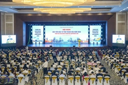 Tặng Bằng khen cho 15 tập thể, cá nhân góp phần vào thành công của Hội nghị xúc tiến đầu tư
