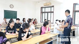 Tăng phụ cấp ưu đãi nghề để nhà giáo yên tâm cống hiến