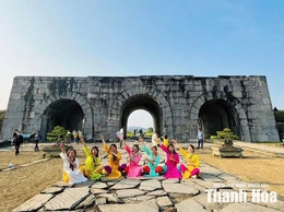 Trải nghiệm nhiều sản phẩm du lịch hấp dẫn tại Thành Nhà Hồ