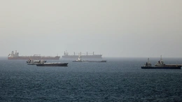Tàu hàng bị tấn công ở eo biển Hormuz, ông Trump cảnh báo Iran