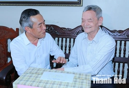 Bí thư Tỉnh ủy Lê Đức Thái thăm, tặng quà các gia đình chính sách