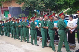 Trung đoàn 762 hành quân dã ngoại làm công tác dân vận tại xã Yên Nhân