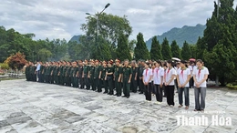 Cựu quân tình nguyện và chuyên gia quân sự Việt Nam tại Lào tri ân các Anh hùng liệt sĩ