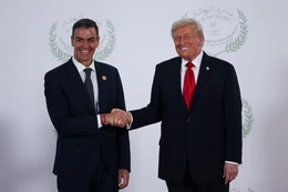 Sân cỏ World Cup, bàn cờ ngoại giao: Sanchez tái ngộ Trump giữa bất đồng