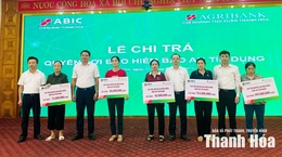 Chi trả quyền lợi cho khách hàng tham gia bảo hiểm khoản vay tại Agribank