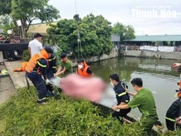 Xe ô tô lao xuống ao, một người tử vong