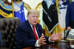 Mỹ tiếp tục không kích Iran, ông Trump cứng rắn về Hormuz