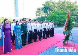 Đoàn đại biểu tỉnh Thanh Hóa dâng hương tưởng niệm Chủ tịch Hồ Chí Minh, mẹ Việt Nam Anh hùng và các Anh hùng liệt sĩ nhân kỷ niệm 79 năm Ngày Thương binh - Liệt sĩ