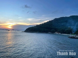 Hòn Mê - từ trầm tích lửa đến màu xanh nơi đầu sóng