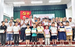 Công ty CP Xây lắp Điện lực Thanh Hóa biểu dương thành tích học tập của con em cán bộ, người lao động