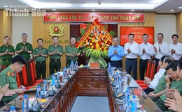Thường trực Tỉnh ủy chúc mừng Công an tỉnh nhân Ngày truyền thống Công an Nhân dân Việt Nam