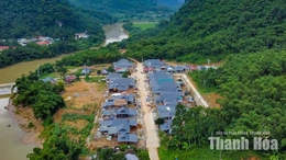 Không còn những đêm chạy lũ, lo sạt lở đất, nhiều hộ đồng bào Thái yên tâm về nhà mới