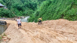 Khi thầy cô vượt dốc tìm học trò trên nương