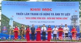 Triển lãm tranh cổ động và ảnh tư liệu “Biên cương vững bền - Biển đảo thiêng liêng”
