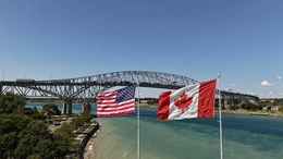 Canada áp thuế trả đũa lên hơn 700 mặt hàng Mỹ, chiến tranh thương mại với Washington leo thang