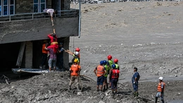 Nepal chạy đua với thời gian tìm kiếm người mất tích