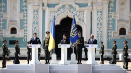 Anh và Pháp cam kết tăng cường hỗ trợ Ukraine nhân Ngày Độc lập